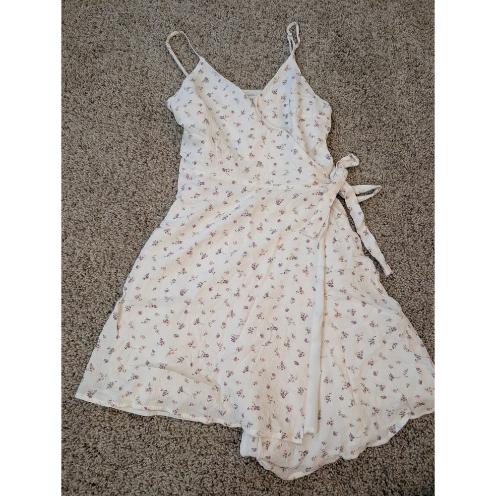 Hollister Floral Wrap Romper White Purple XS Adjustable Straps V-Neck Sleeveless